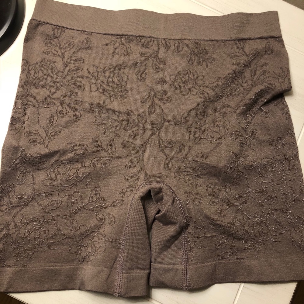 Never worn Ellen Tracy underpants